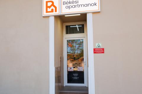 BEJÁRAT/ BÉKÉS SZÁNTÓ ALBERT UTCA 4./ GPS.COORD: 46.773375 21.132050