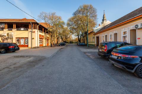 UTCAKÉP A BEJÁRATTÓL