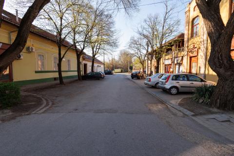 UTCAKÉP A BEJÁRATTÓL